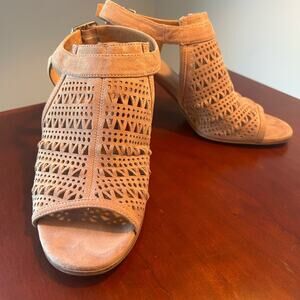 Franco Sarto Beige Slingback Block Heels Women’s Size 8